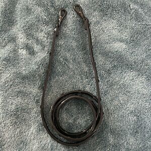 Bandolier SARAH STRAP
Pebble Leather Pyramid Stud Strap in Black/Pewter